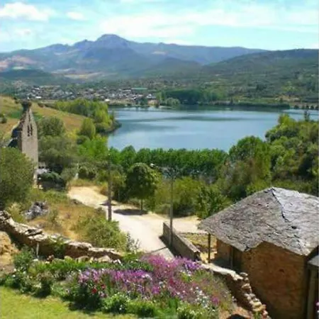 Casa De Pueblo La Barriada Lago de Carucedo
